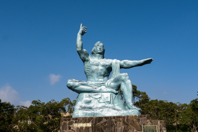 画像：長崎の平和記念像