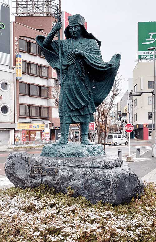 画像：長野県松本市の播隆上人像