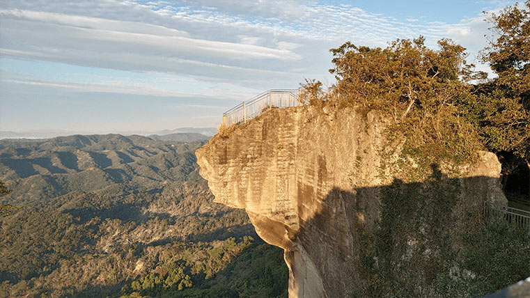 これぞ地獄の景色…鋸山の観光スポット8選が壮大すぎたのアイキャッチ画像