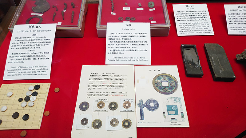松本城月見櫓の出土品展示