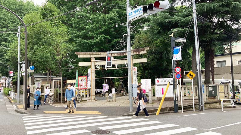 画像：鳩森八幡神社の入り口