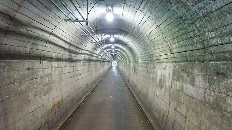 画像：御岳トンネルの内部
