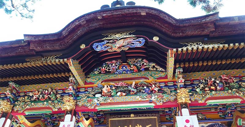 画像：三峯神社拝殿の彫刻