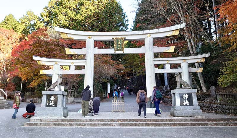 画像：三峯神社の三ツ鳥居