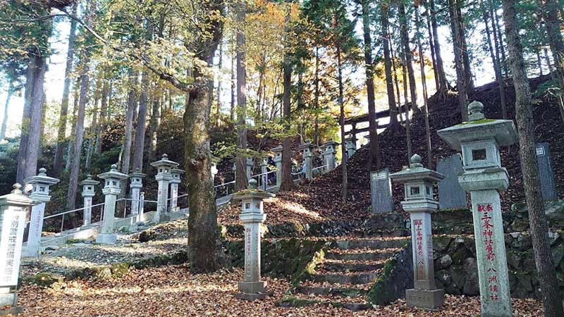 画像：三峯神社の参道01