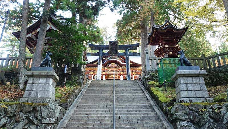 画像：三峯神社の青銅鳥居