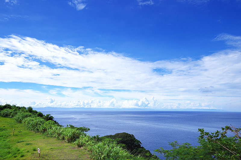画像：伊豆大島の空と海