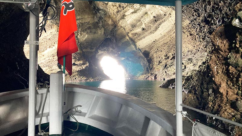 画像：加賀の潜戸 旧潜戸の内部